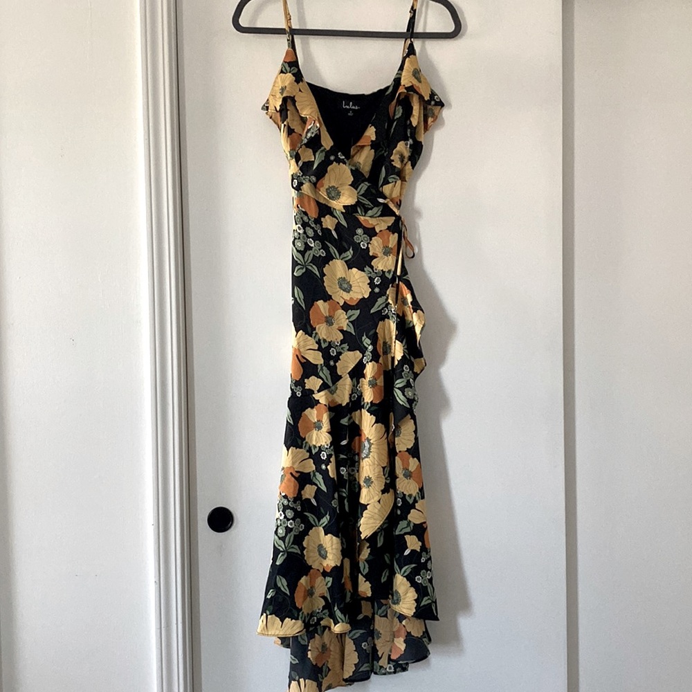 Lulu’s midi wrap dress size small, unworn with tags.